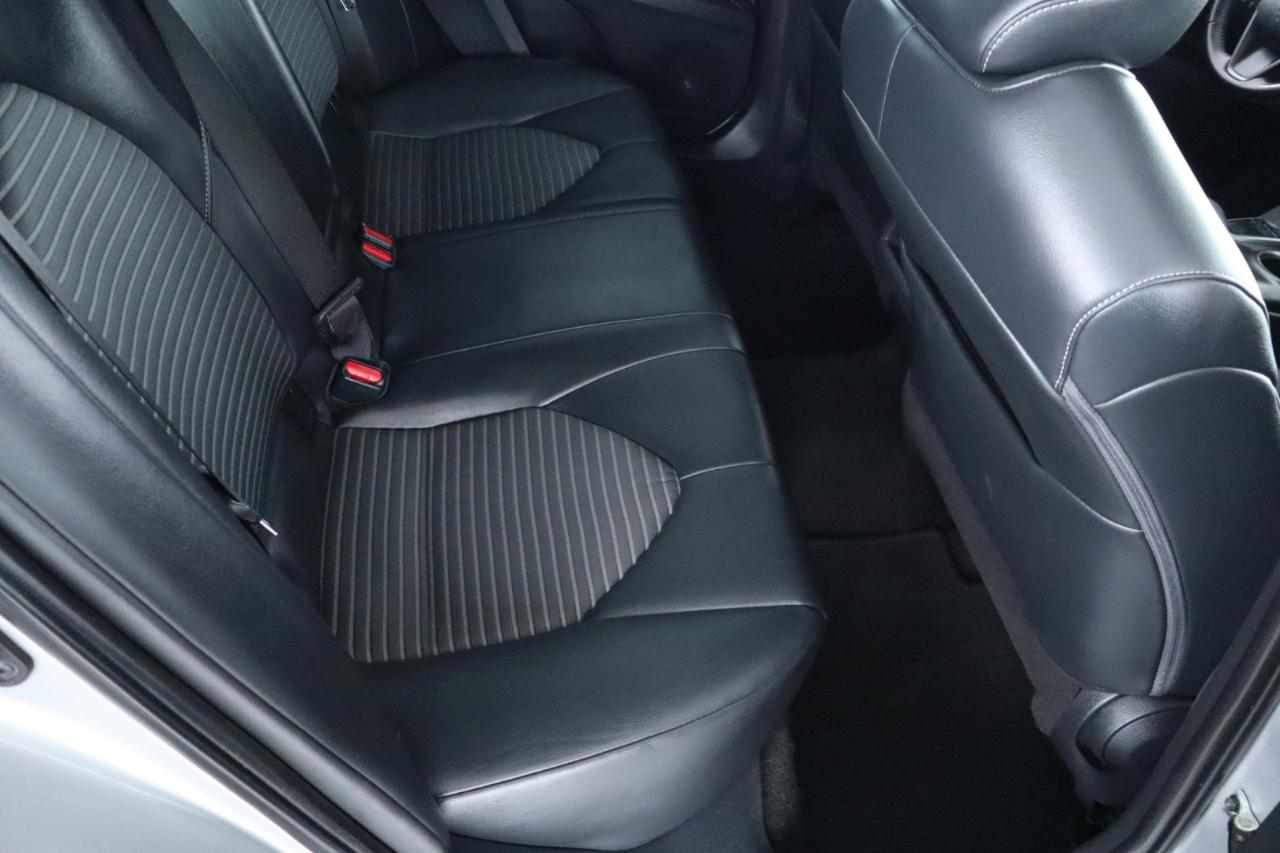 Toyota Camry Hybrid SE Nightshade CVT (Natl) 2023