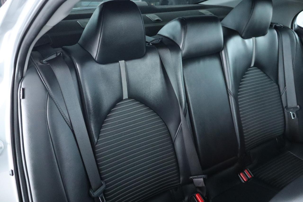 Toyota Camry Hybrid SE Nightshade CVT (Natl) 2023