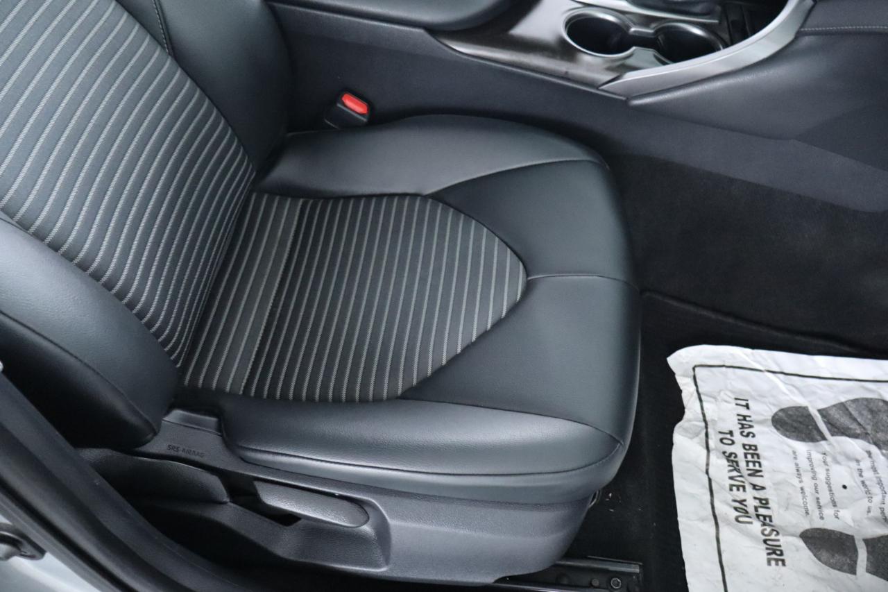 Toyota Camry Hybrid SE Nightshade CVT (Natl) 2023