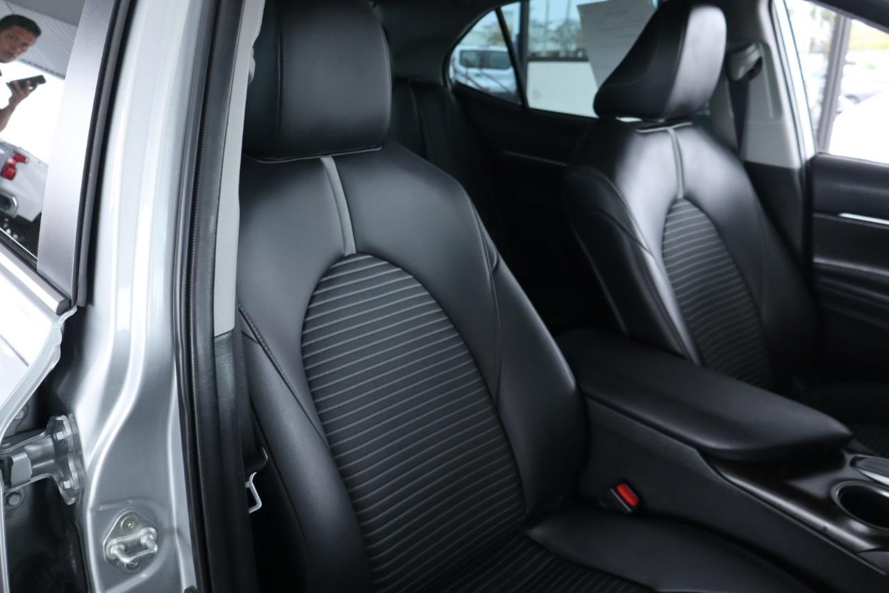 Toyota Camry Hybrid SE Nightshade CVT (Natl) 2023