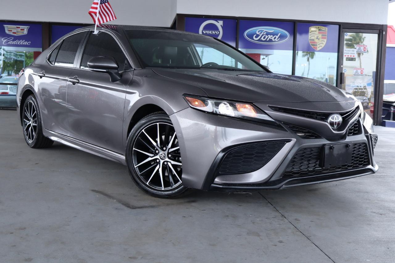 Toyota Camry SE Auto (Natl) 2022