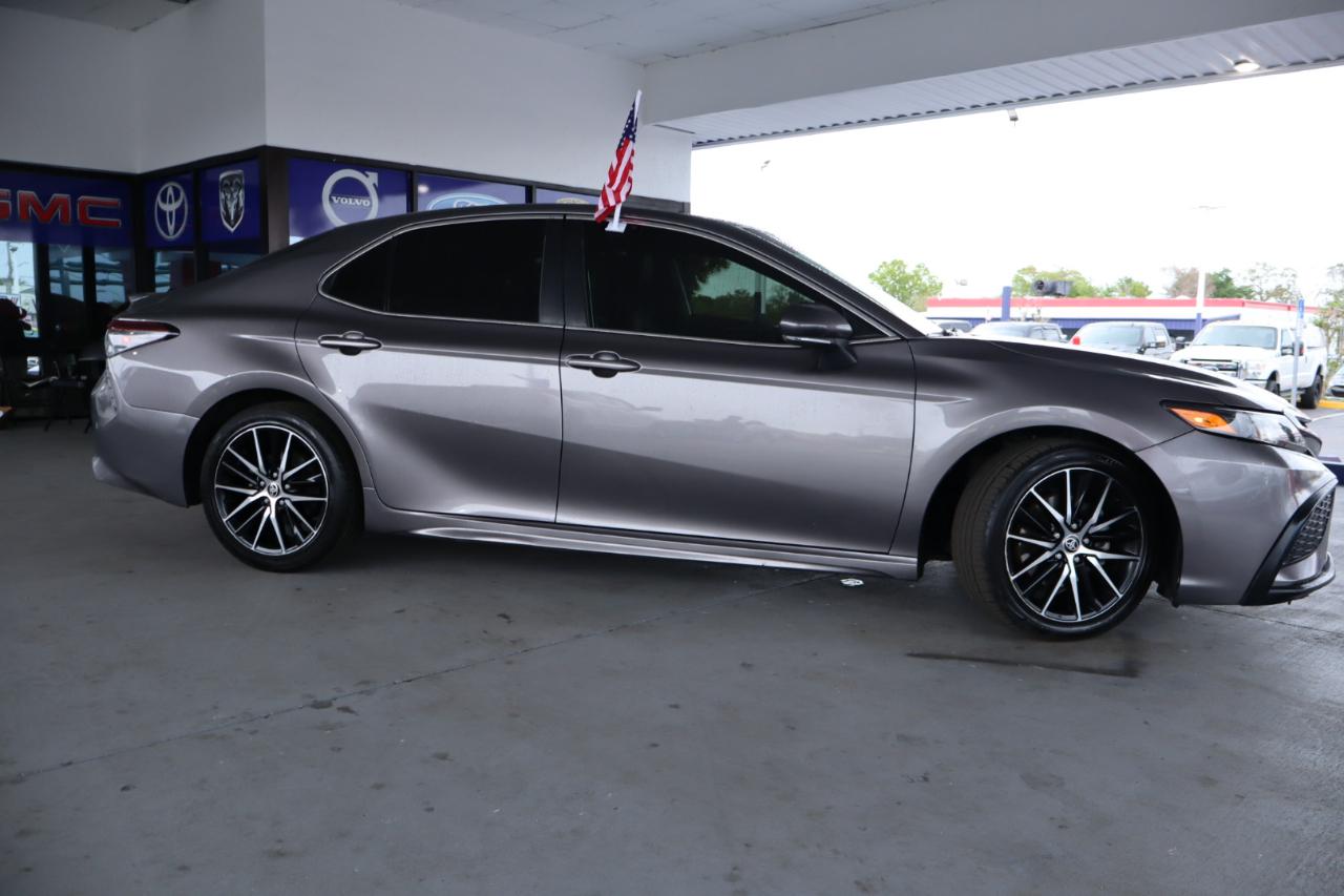 Toyota Camry SE Auto (Natl) 2022