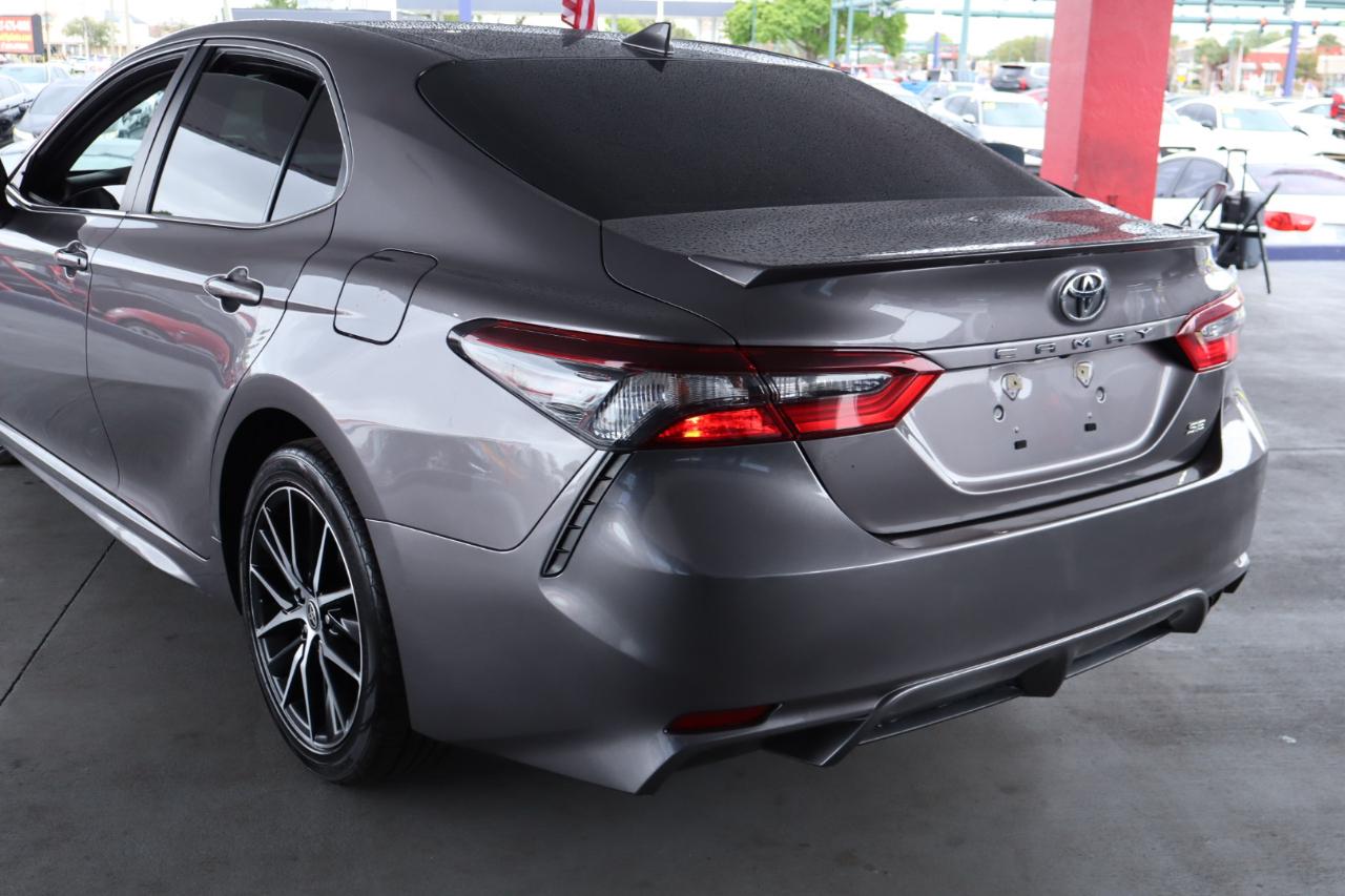 Toyota Camry SE Auto (Natl) 2022