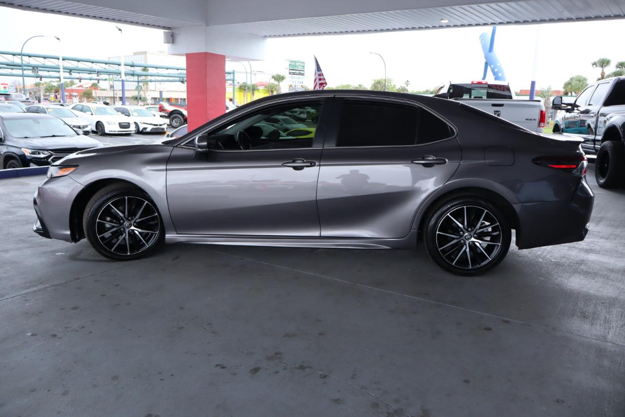 Toyota Camry SE Auto (Natl) 2022