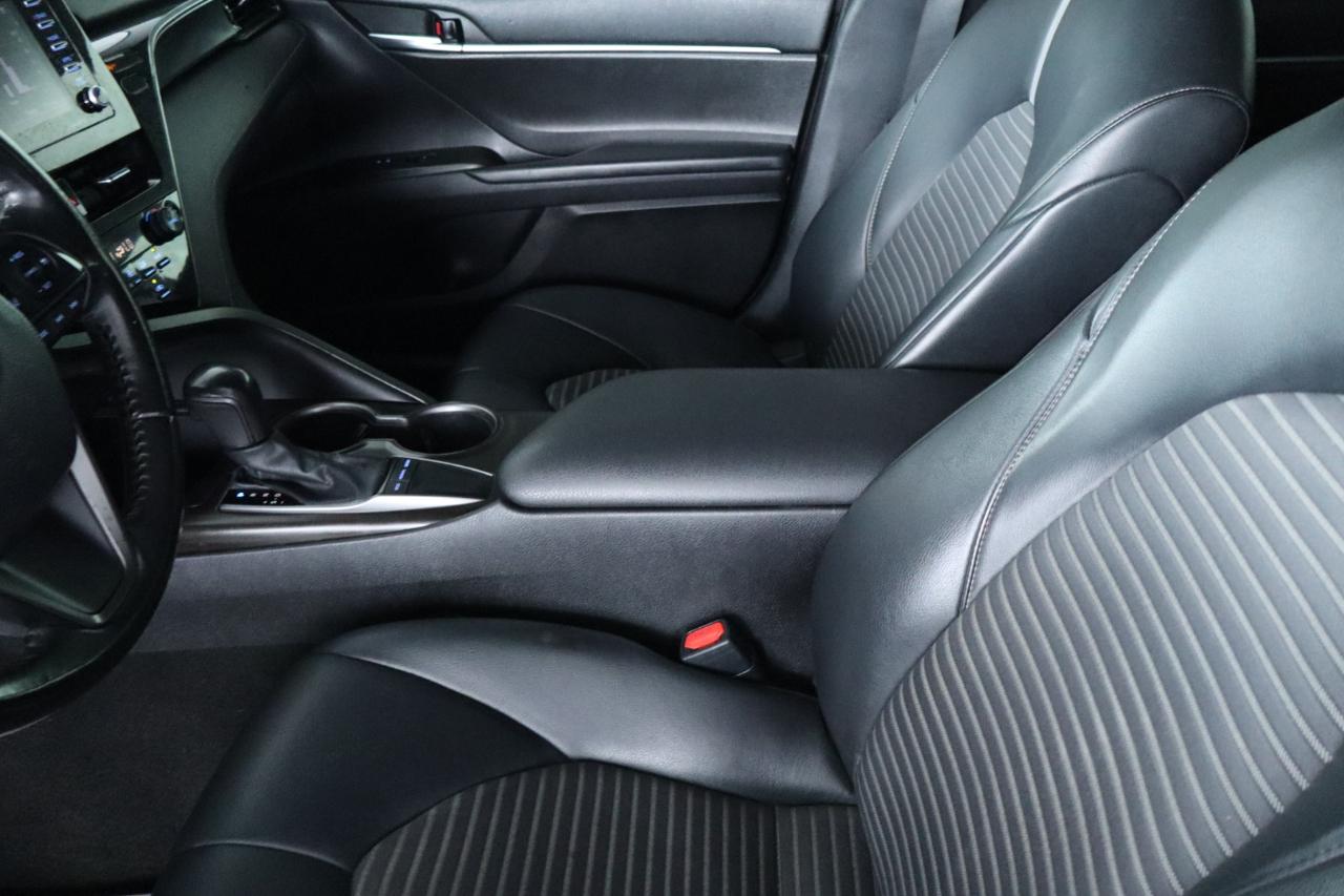 Toyota Camry SE Auto (Natl) 2022