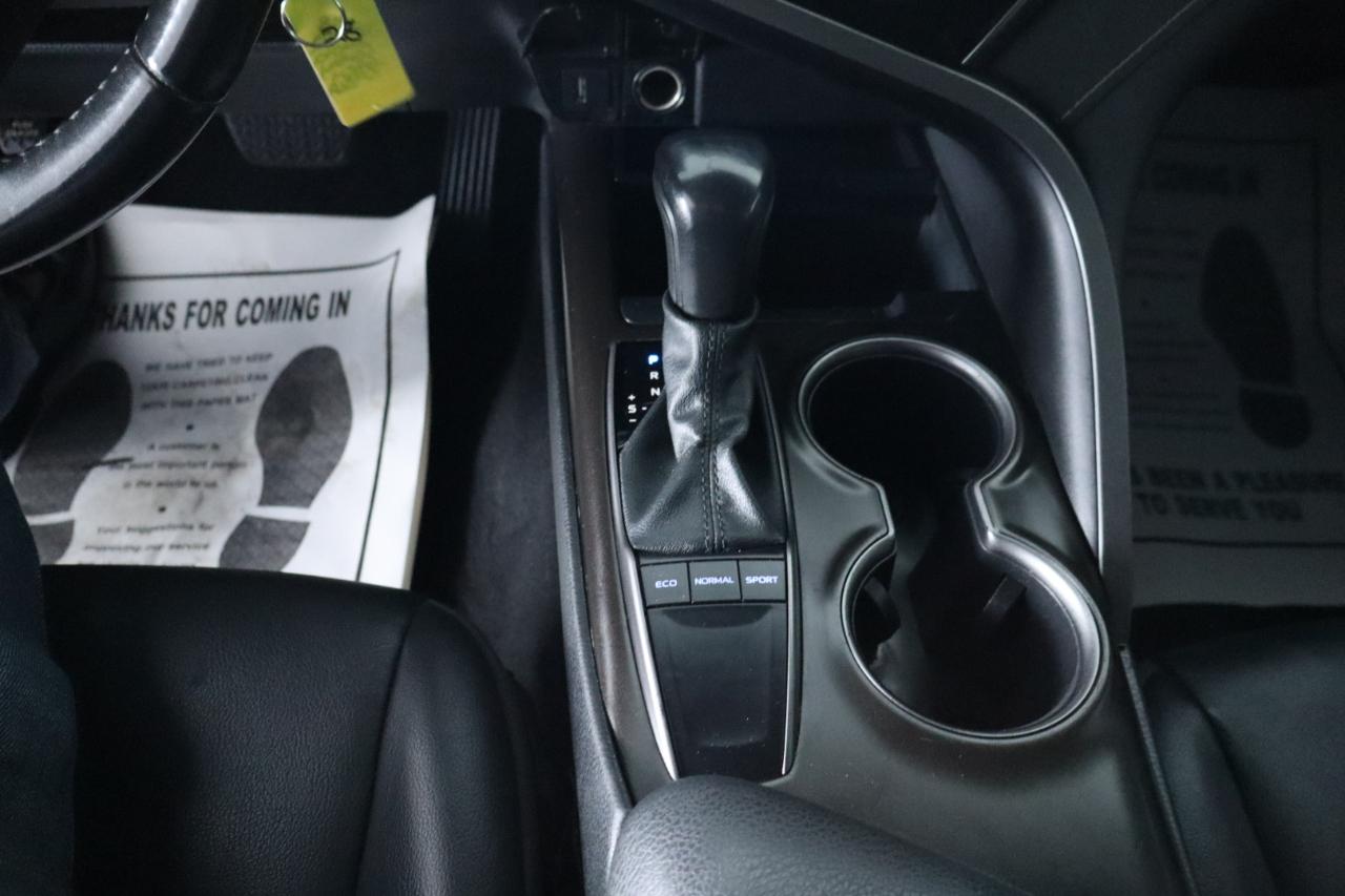 Toyota Camry SE Auto (Natl) 2022