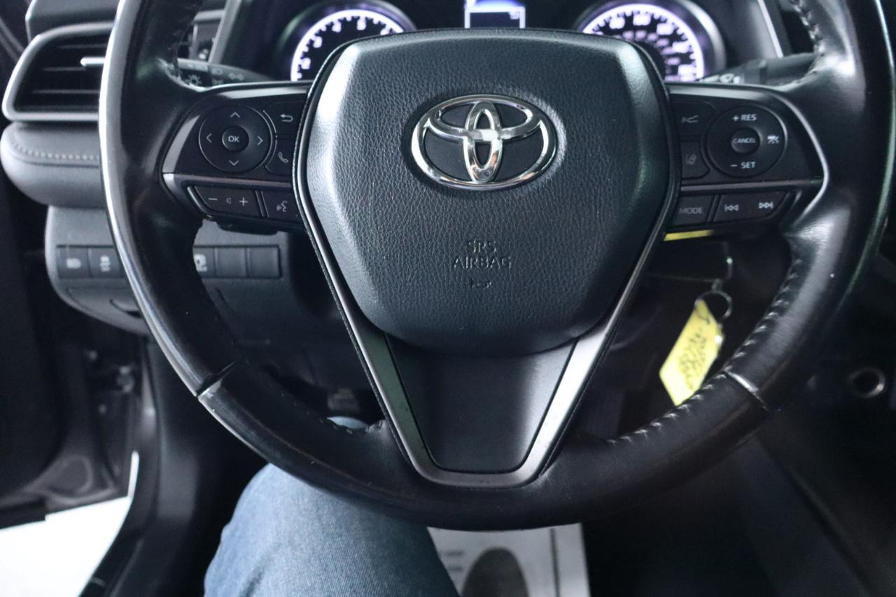 Toyota Camry SE Auto (Natl) 2022