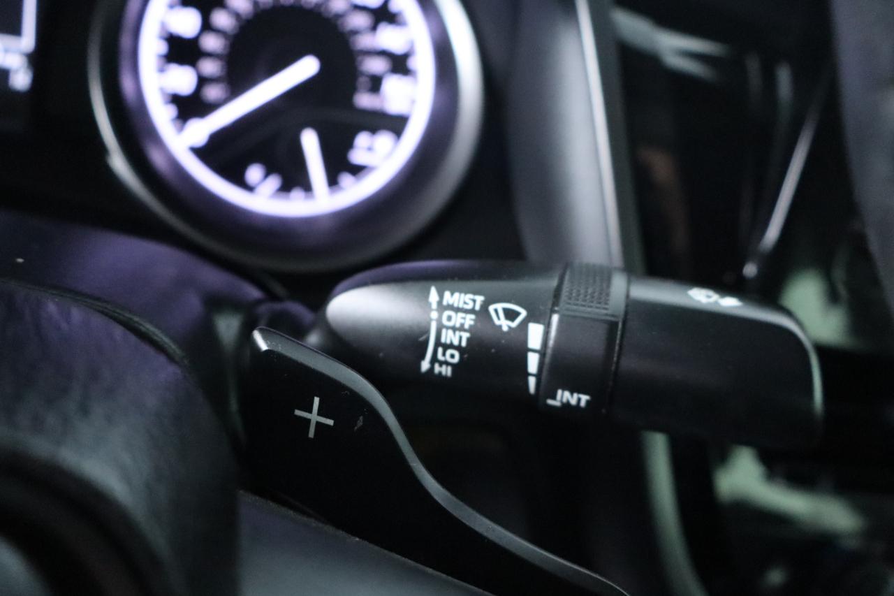 Toyota Camry SE Auto (Natl) 2022