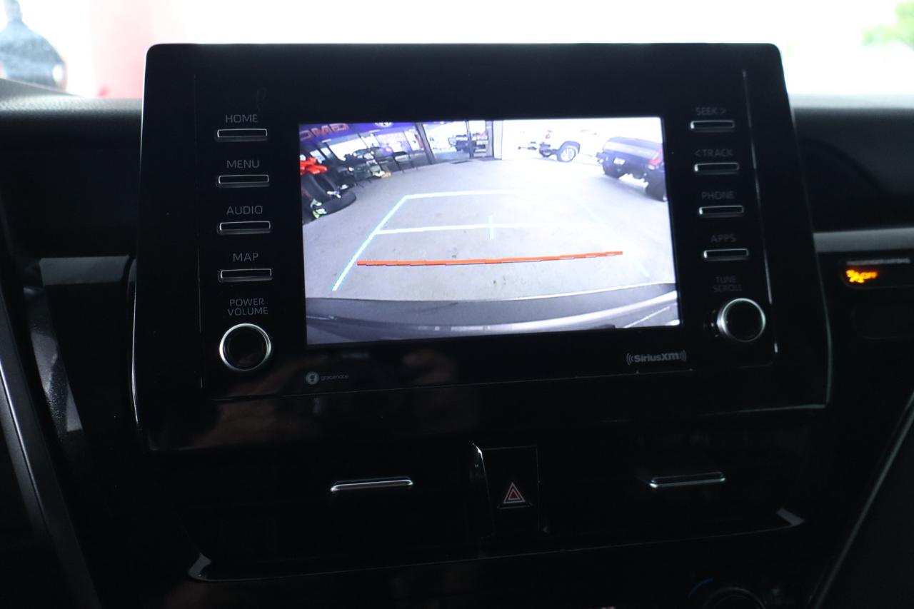 Toyota Camry SE Auto (Natl) 2022