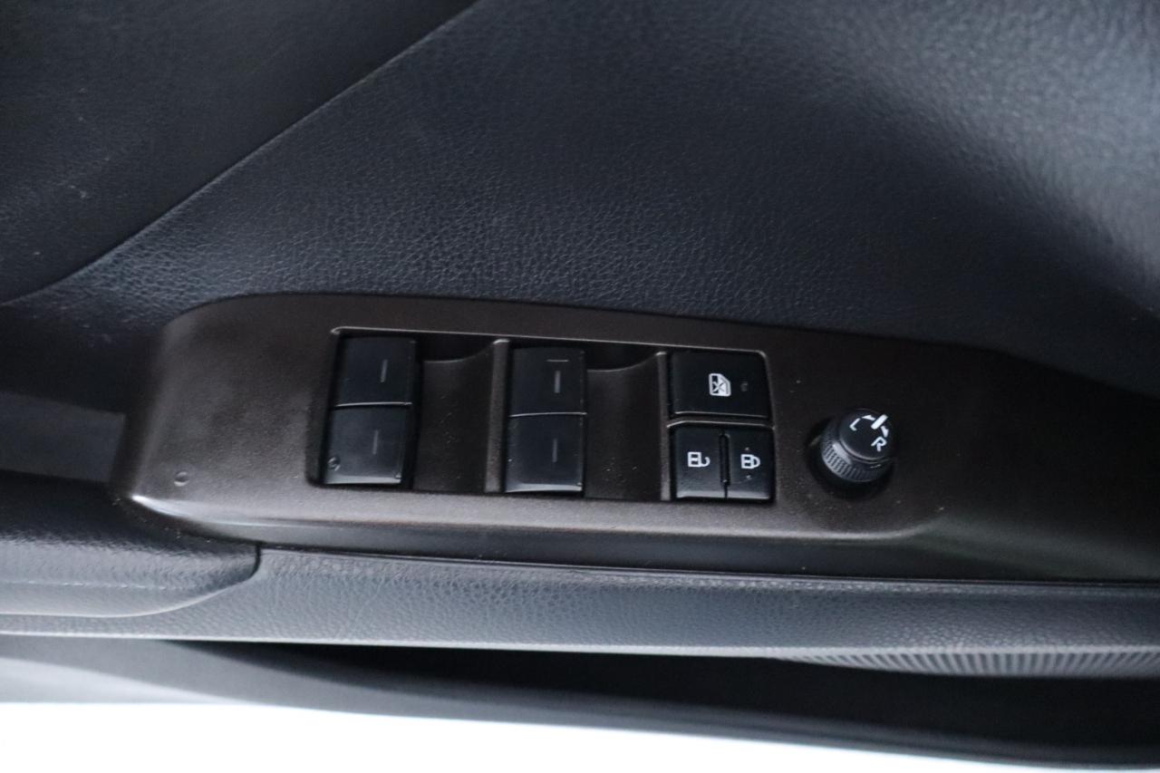 Toyota Camry SE Auto (Natl) 2022