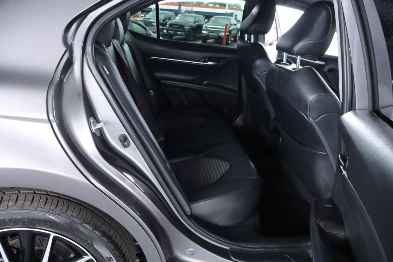 Toyota Camry SE Auto (Natl) 2022