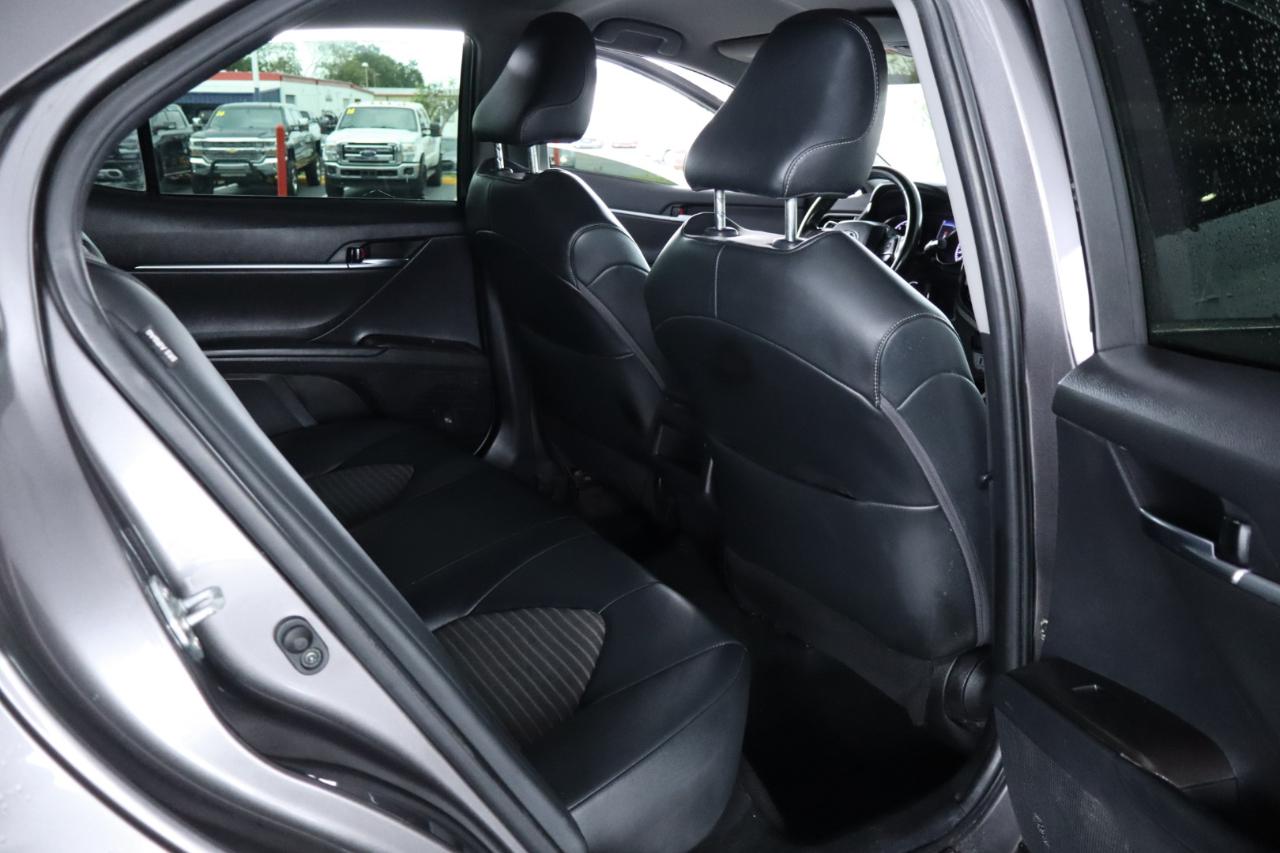 Toyota Camry SE Auto (Natl) 2022