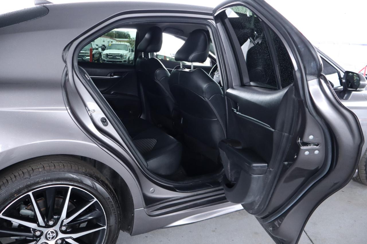 Toyota Camry SE Auto (Natl) 2022