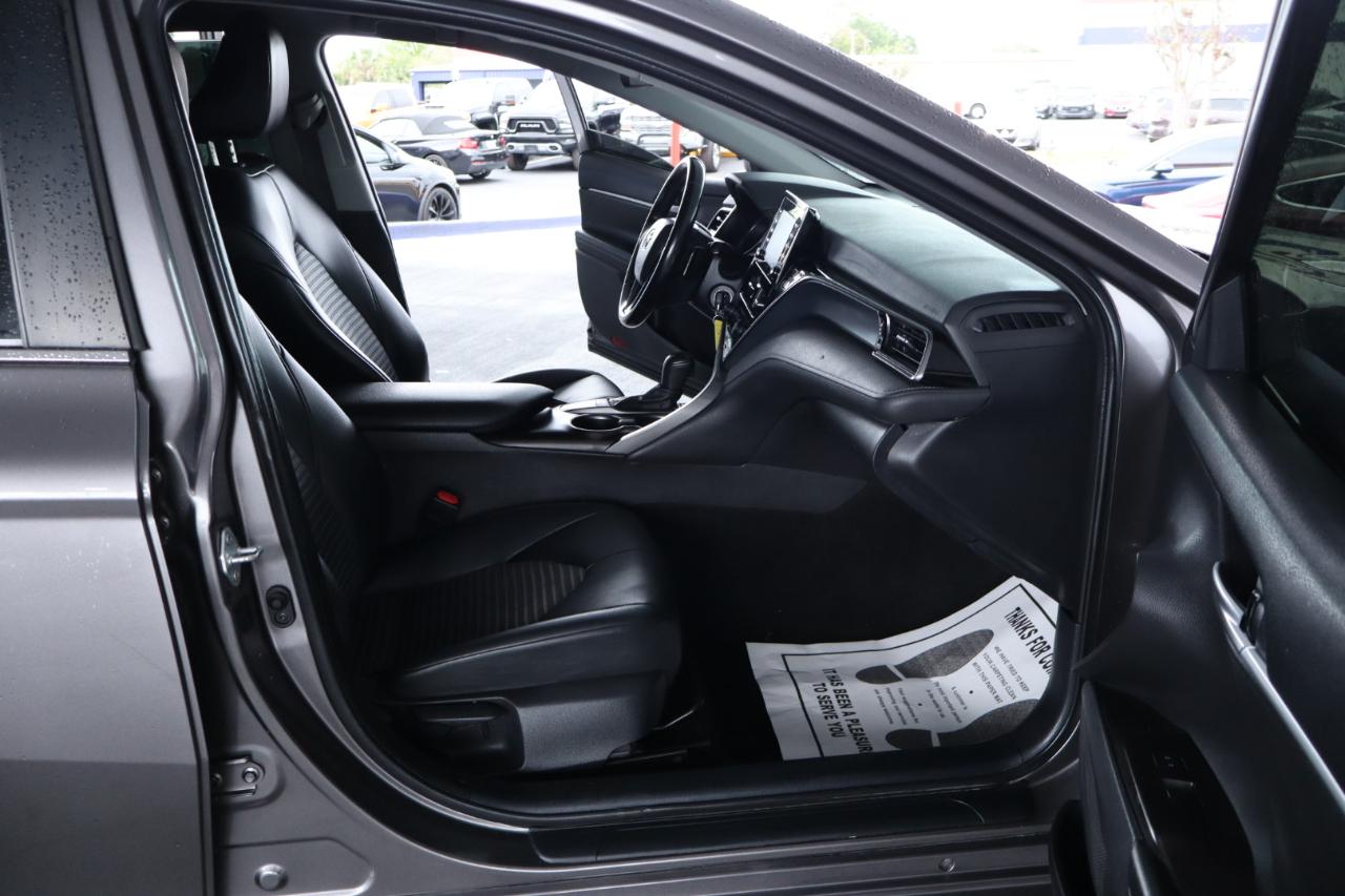 Toyota Camry SE Auto (Natl) 2022