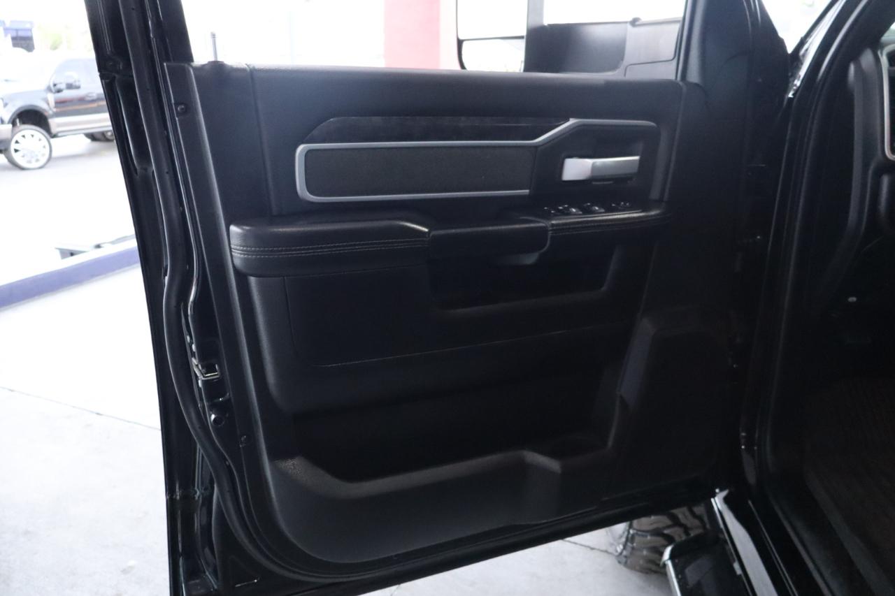 RAM 3500 Big Horn 4x4 Crew Cab 8' Box 2020