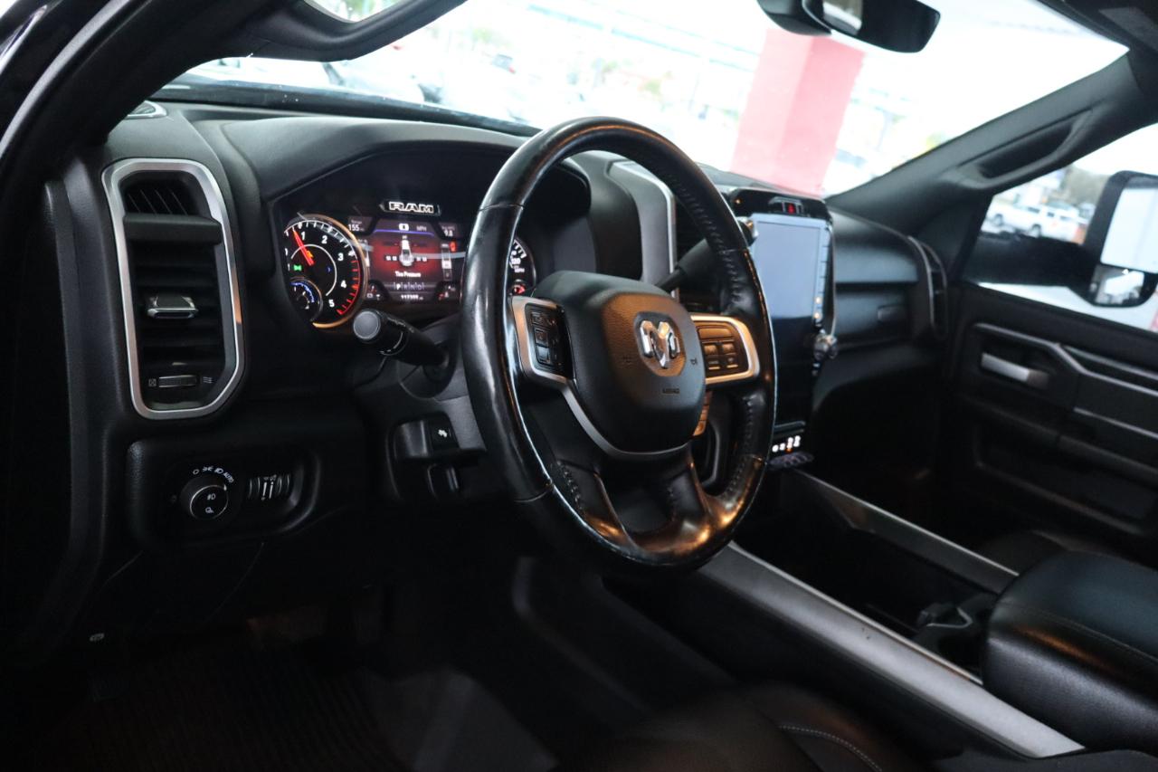 RAM 3500 Big Horn 4x4 Crew Cab 8' Box 2020