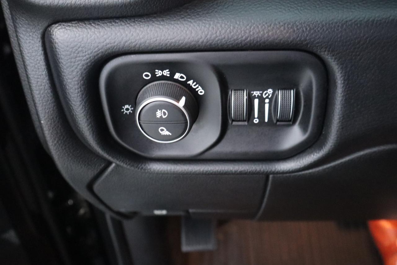 RAM 3500 Big Horn 4x4 Crew Cab 8' Box 2020