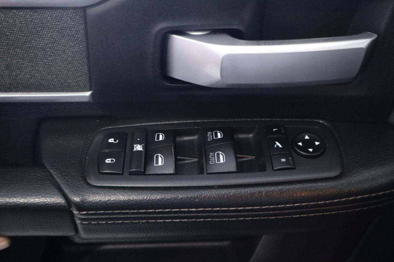 RAM 3500 Big Horn 4x4 Crew Cab 8' Box 2020