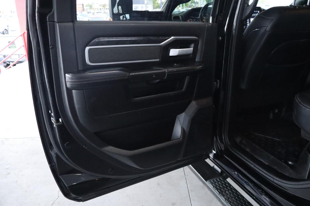 RAM 3500 Big Horn 4x4 Crew Cab 8' Box 2020