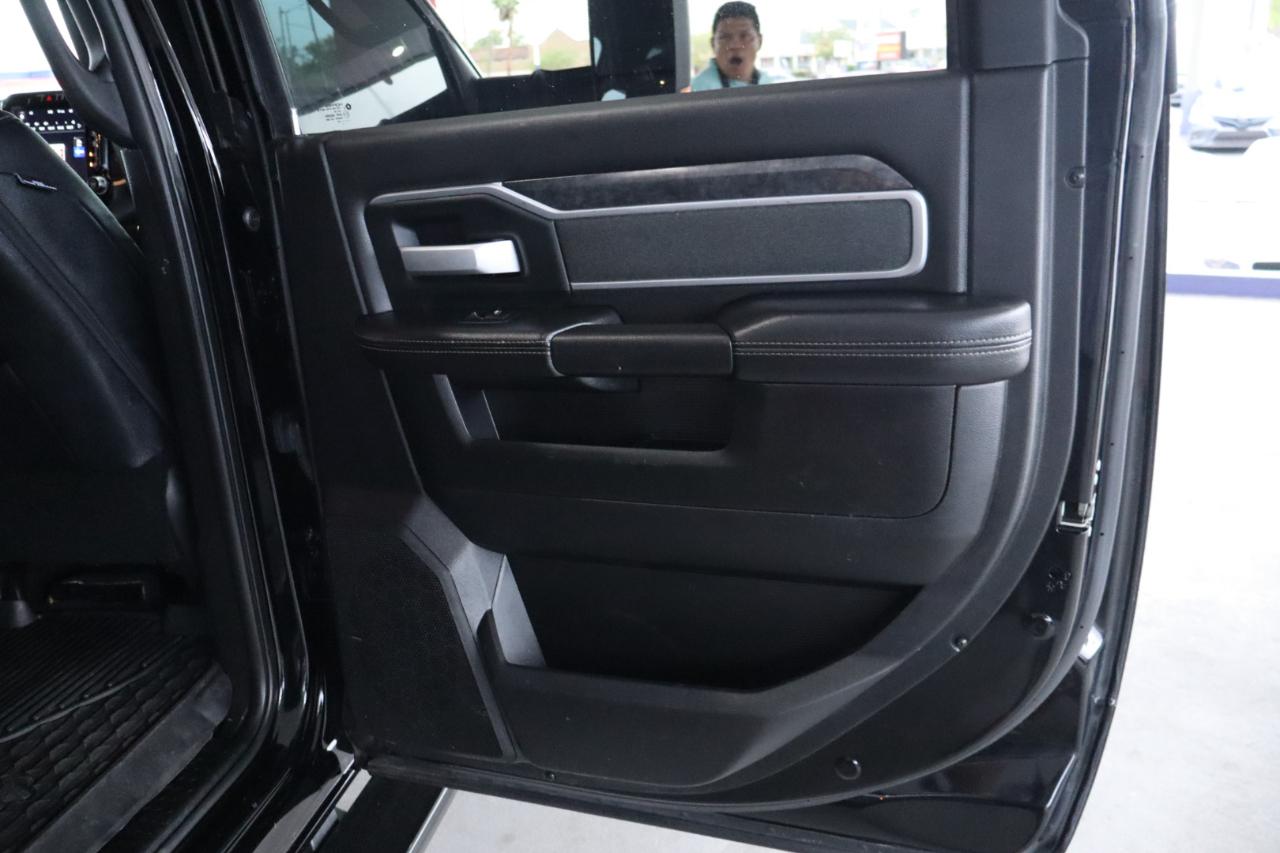 RAM 3500 Big Horn 4x4 Crew Cab 8' Box 2020