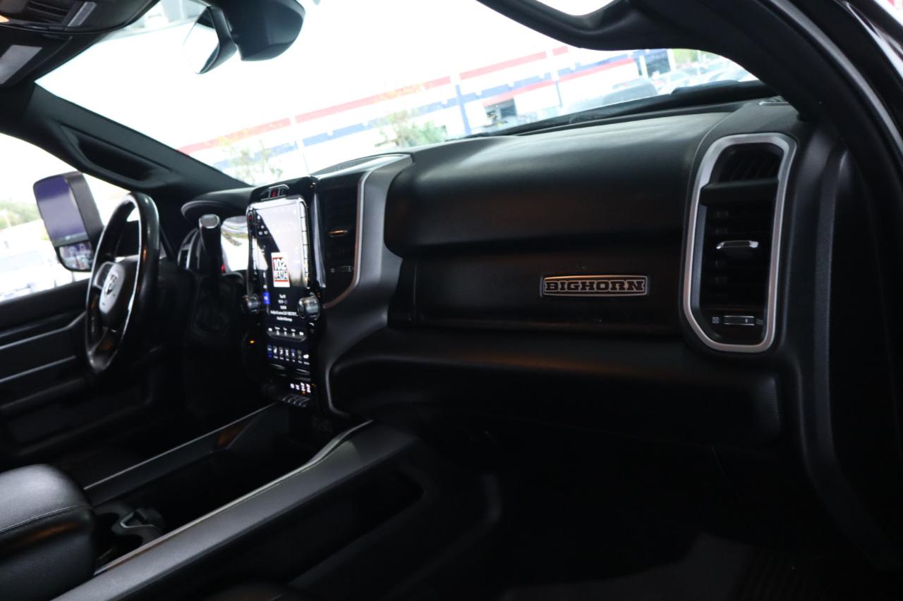 RAM 3500 Big Horn 4x4 Crew Cab 8' Box 2020