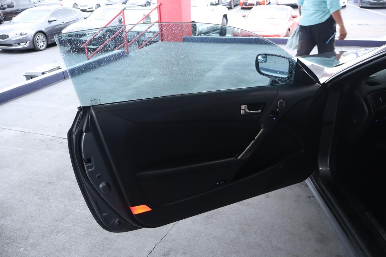 Hyundai Genesis Coupe 2dr 3.8L Auto Base w/Black Seats 2016