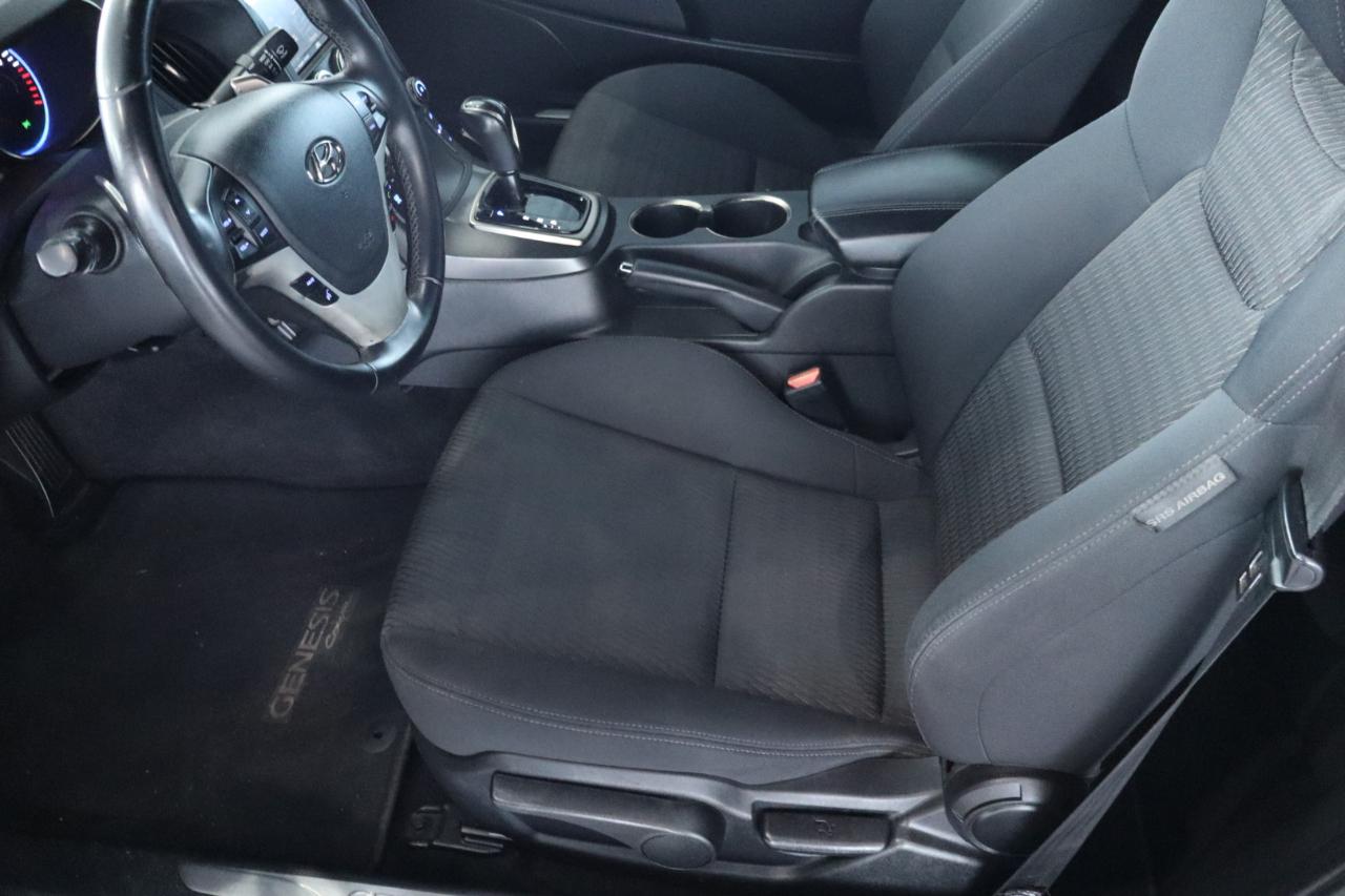 Hyundai Genesis Coupe 2dr 3.8L Auto Base w/Black Seats 2016
