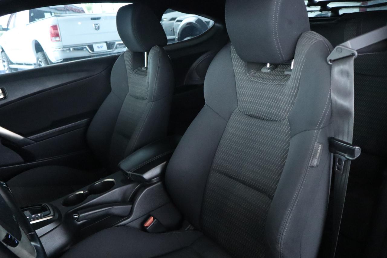 Hyundai Genesis Coupe 2dr 3.8L Auto Base w/Black Seats 2016