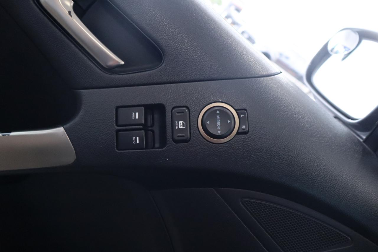 Hyundai Genesis Coupe 2dr 3.8L Auto Base w/Black Seats 2016