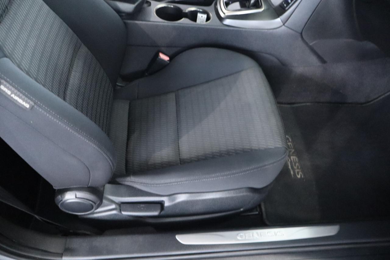 Hyundai Genesis Coupe 2dr 3.8L Auto Base w/Black Seats 2016