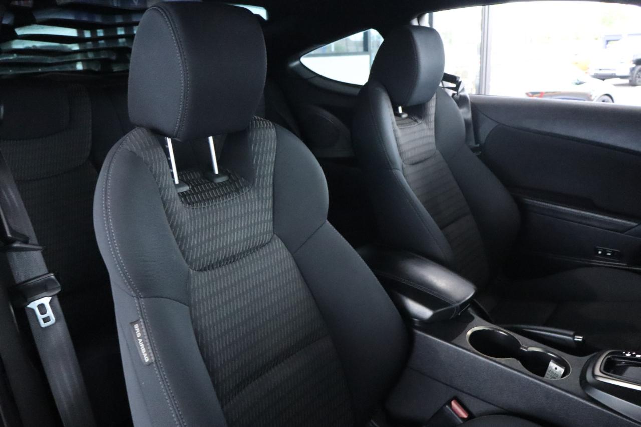 Hyundai Genesis Coupe 2dr 3.8L Auto Base w/Black Seats 2016