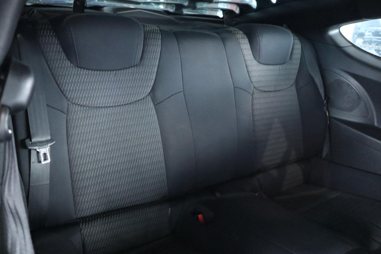 Hyundai Genesis Coupe 2dr 3.8L Auto Base w/Black Seats 2016