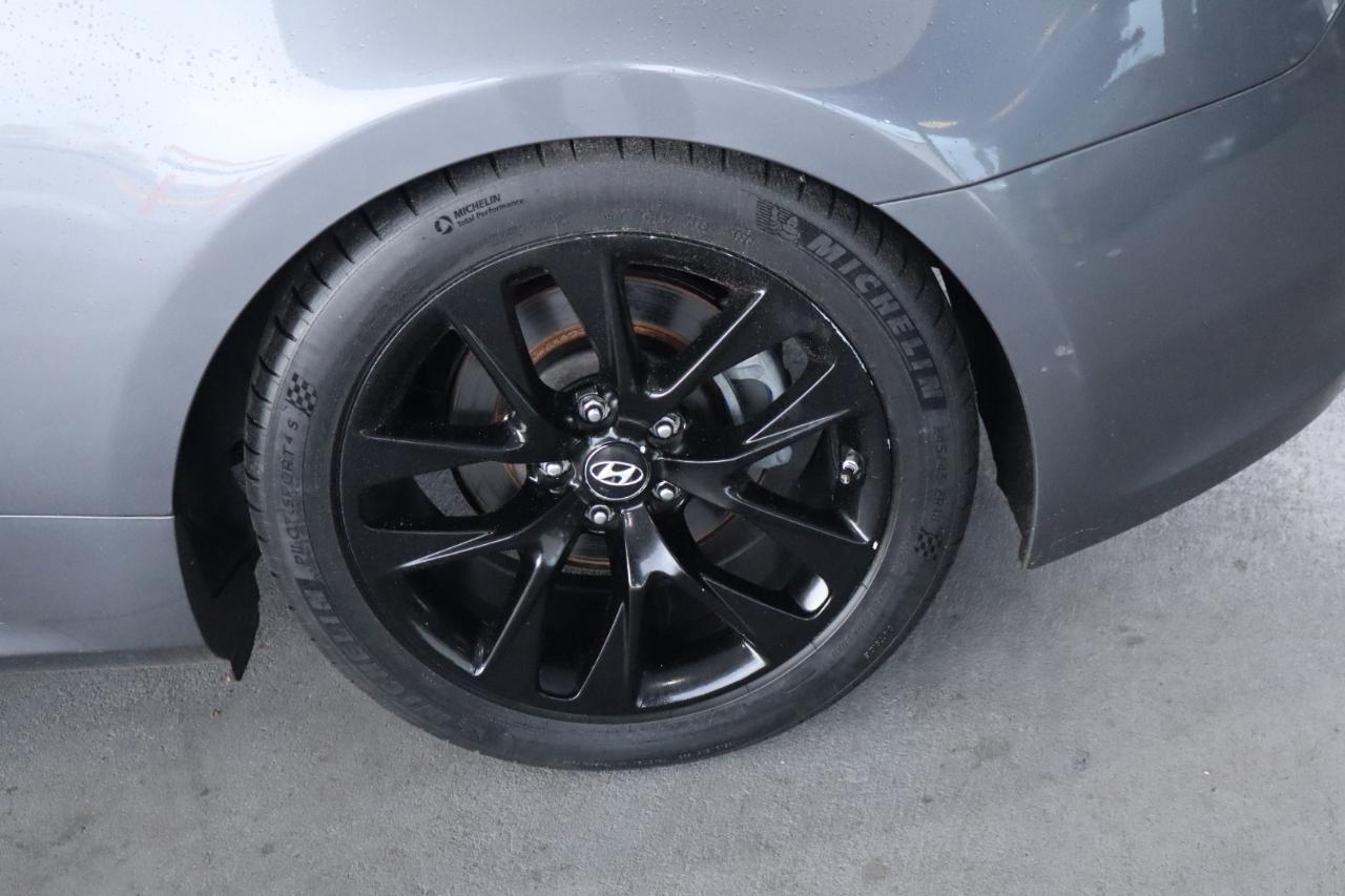 Hyundai Genesis Coupe 2dr 3.8L Auto Base w/Black Seats 2016