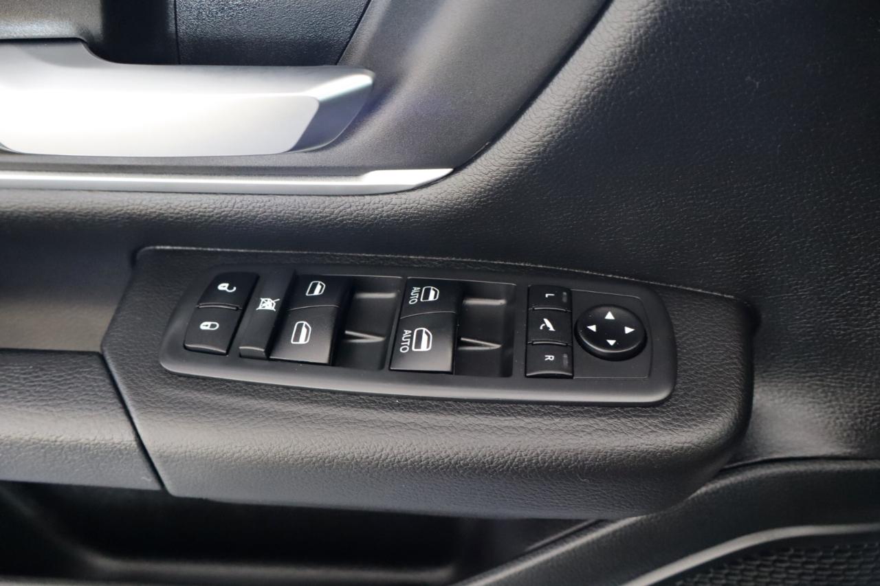 RAM 1500 Big Horn 4x2 Crew Cab 5'7" Box 2021