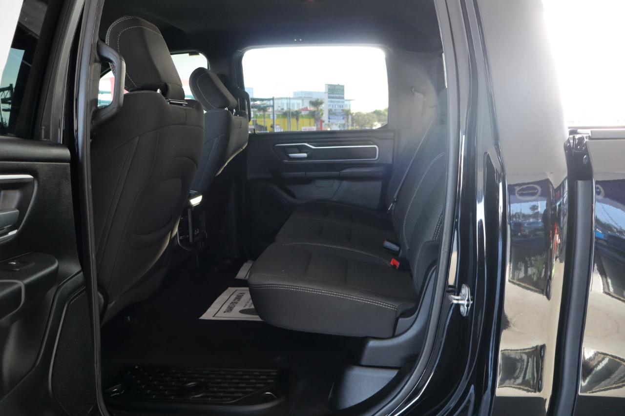 RAM 1500 Big Horn 4x2 Crew Cab 5'7" Box 2021