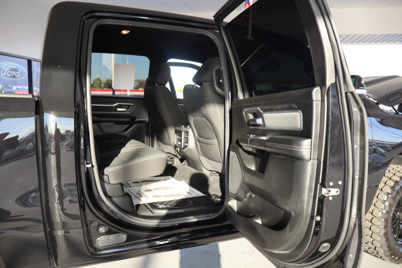 RAM 1500 Big Horn 4x2 Crew Cab 5'7" Box 2021