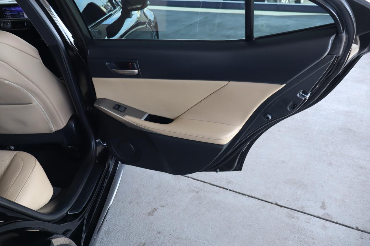 Lexus IS IS Turbo RWD 2017