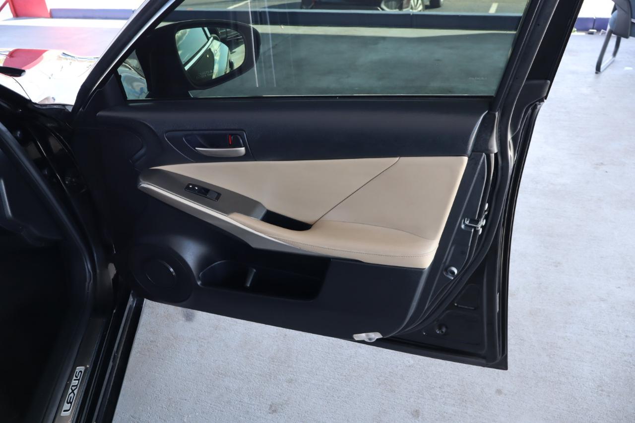 Lexus IS IS Turbo RWD 2017