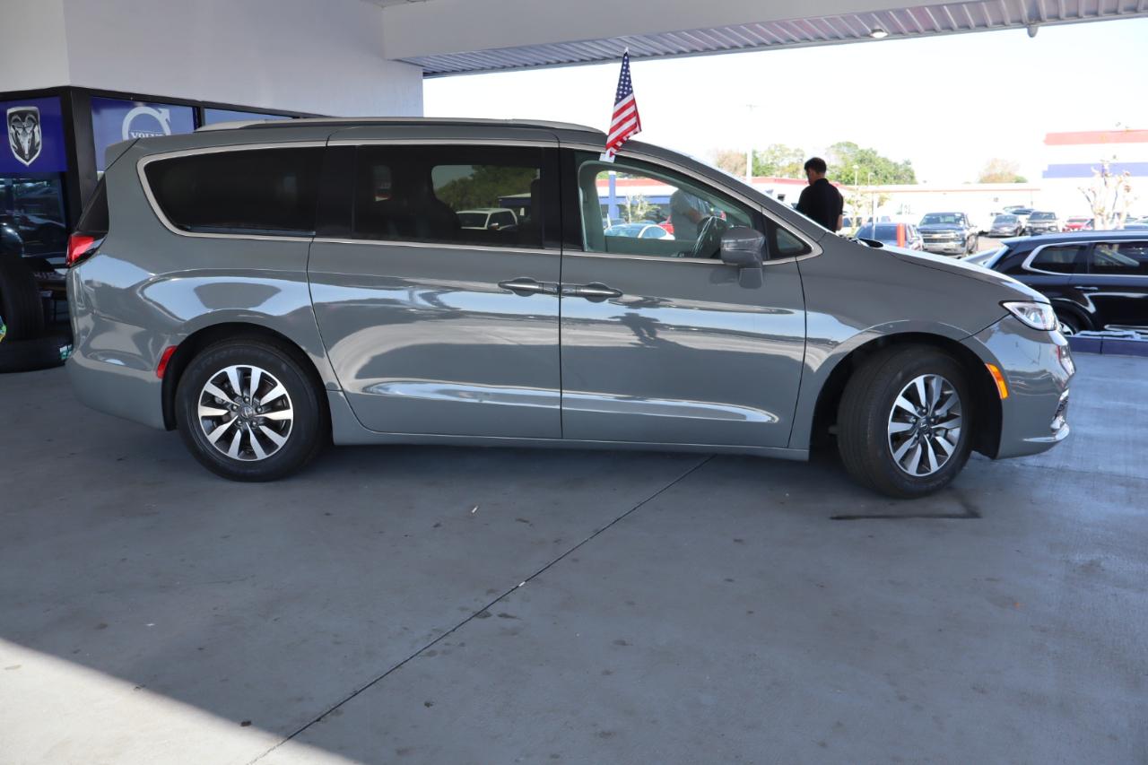 Chrysler Pacifica Touring L FWD 2021