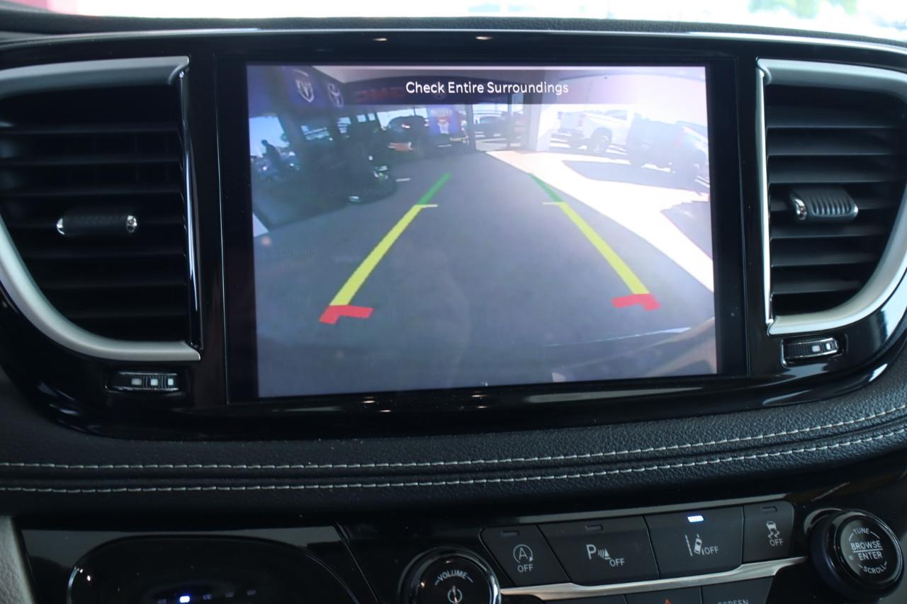 Chrysler Pacifica Touring L FWD 2021