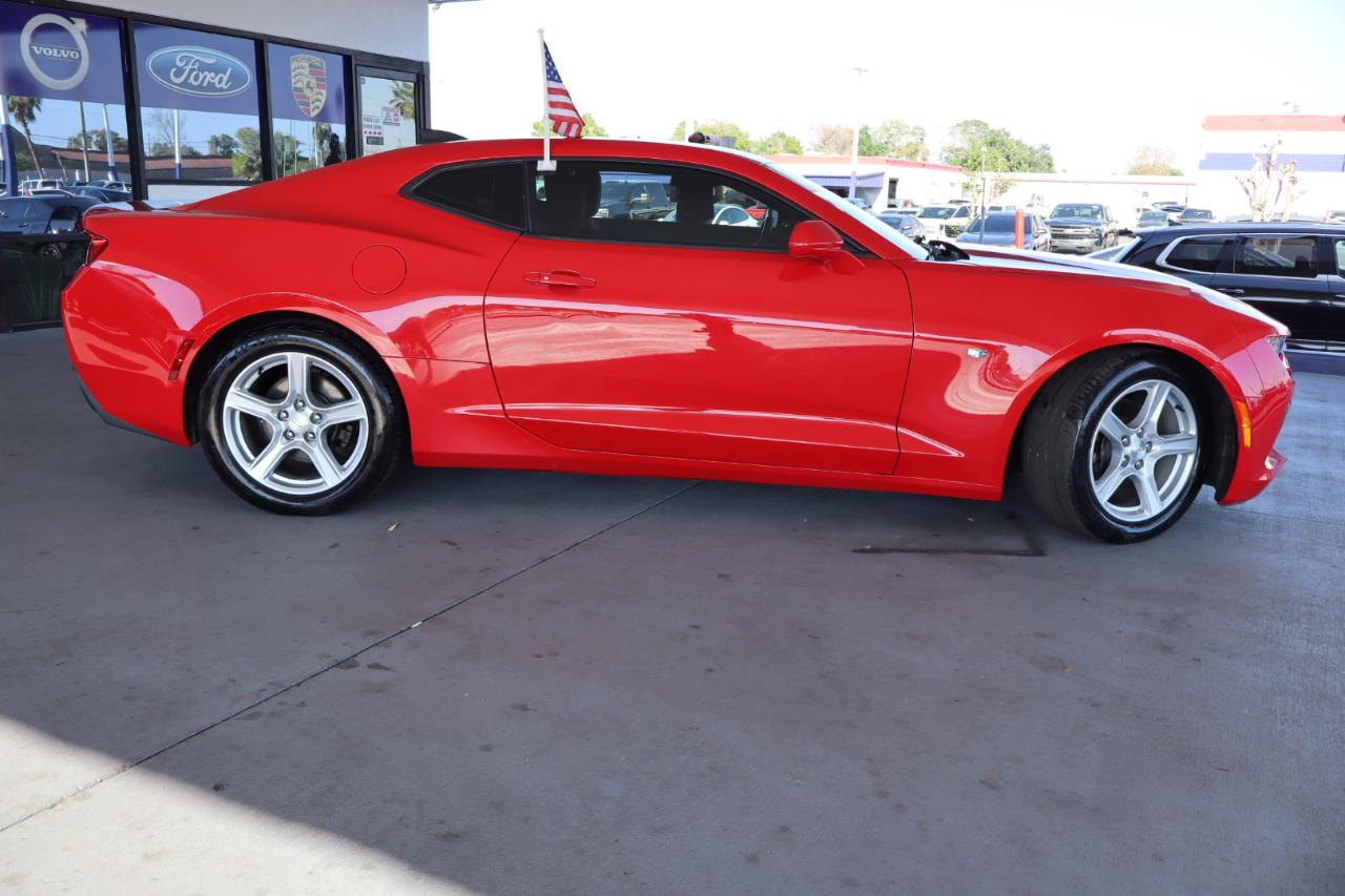 Chevrolet Camaro 2dr Cpe 1LT 2017