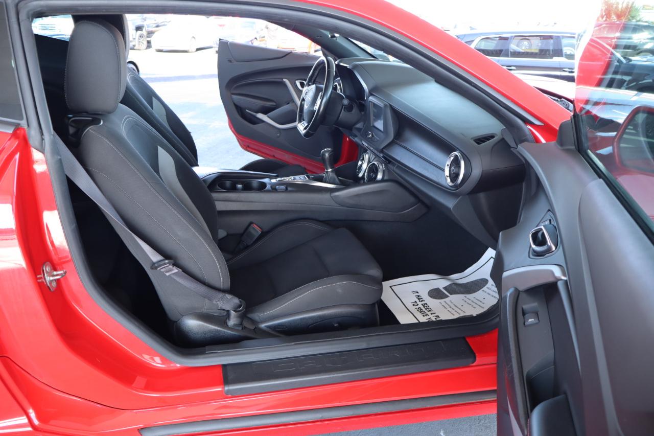 Chevrolet Camaro 2dr Cpe 1LT 2017