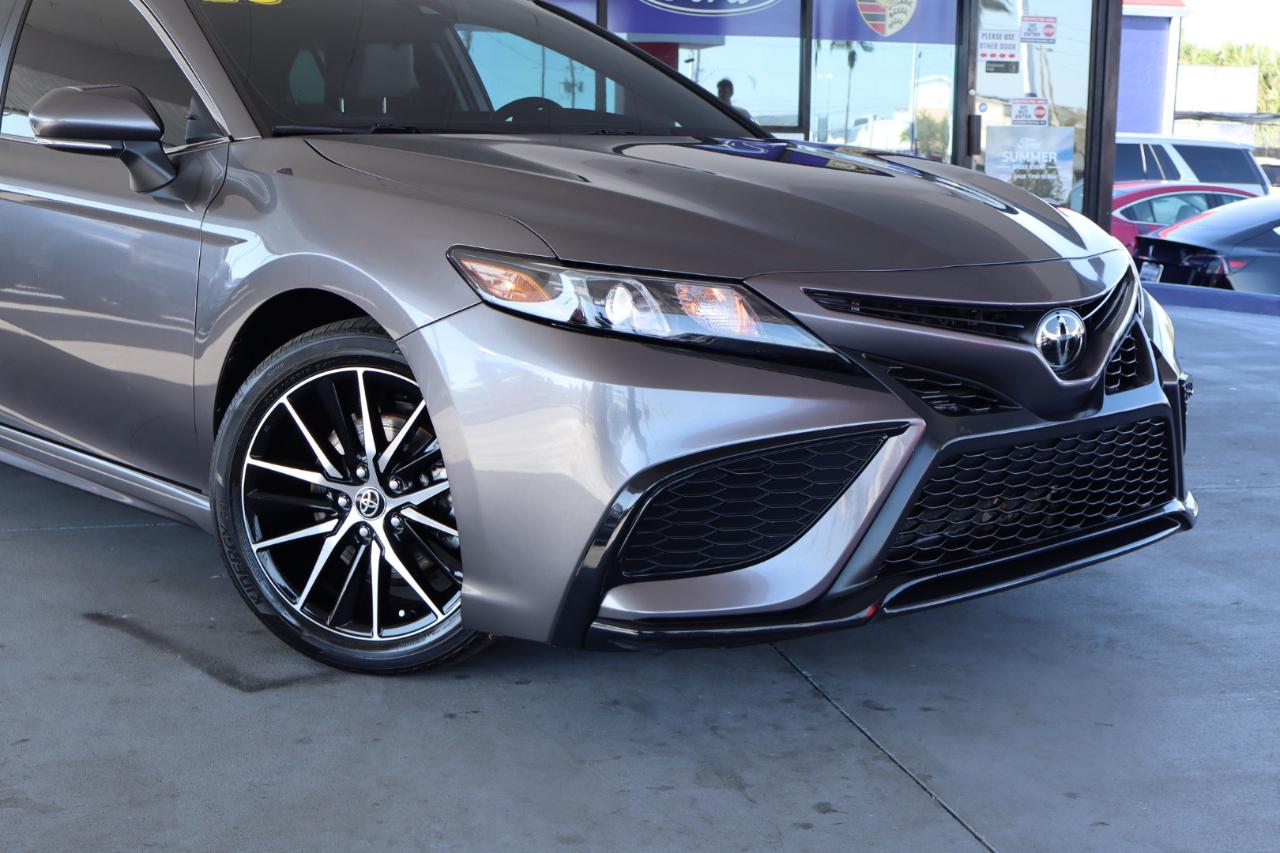 Toyota Camry SE Nightshade Auto (Natl) 2023
