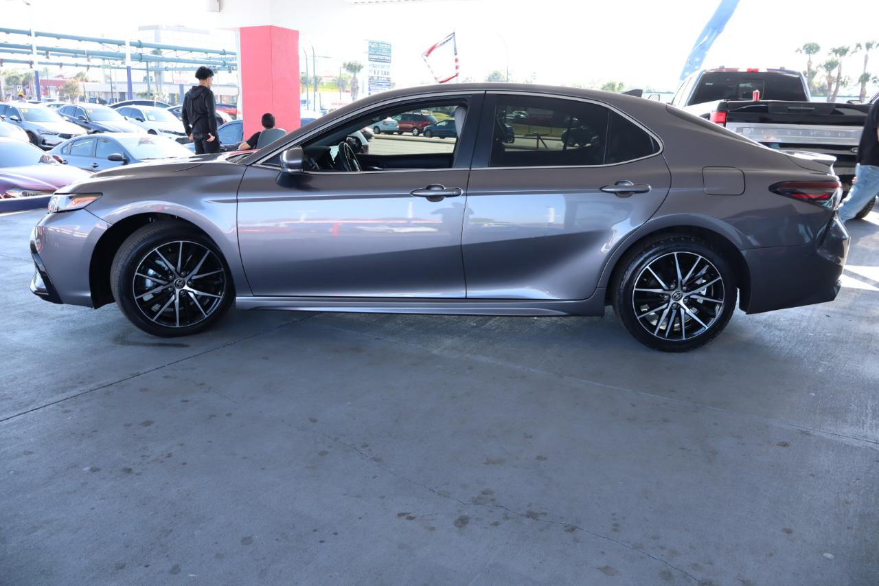 Toyota Camry SE Nightshade Auto (Natl) 2023