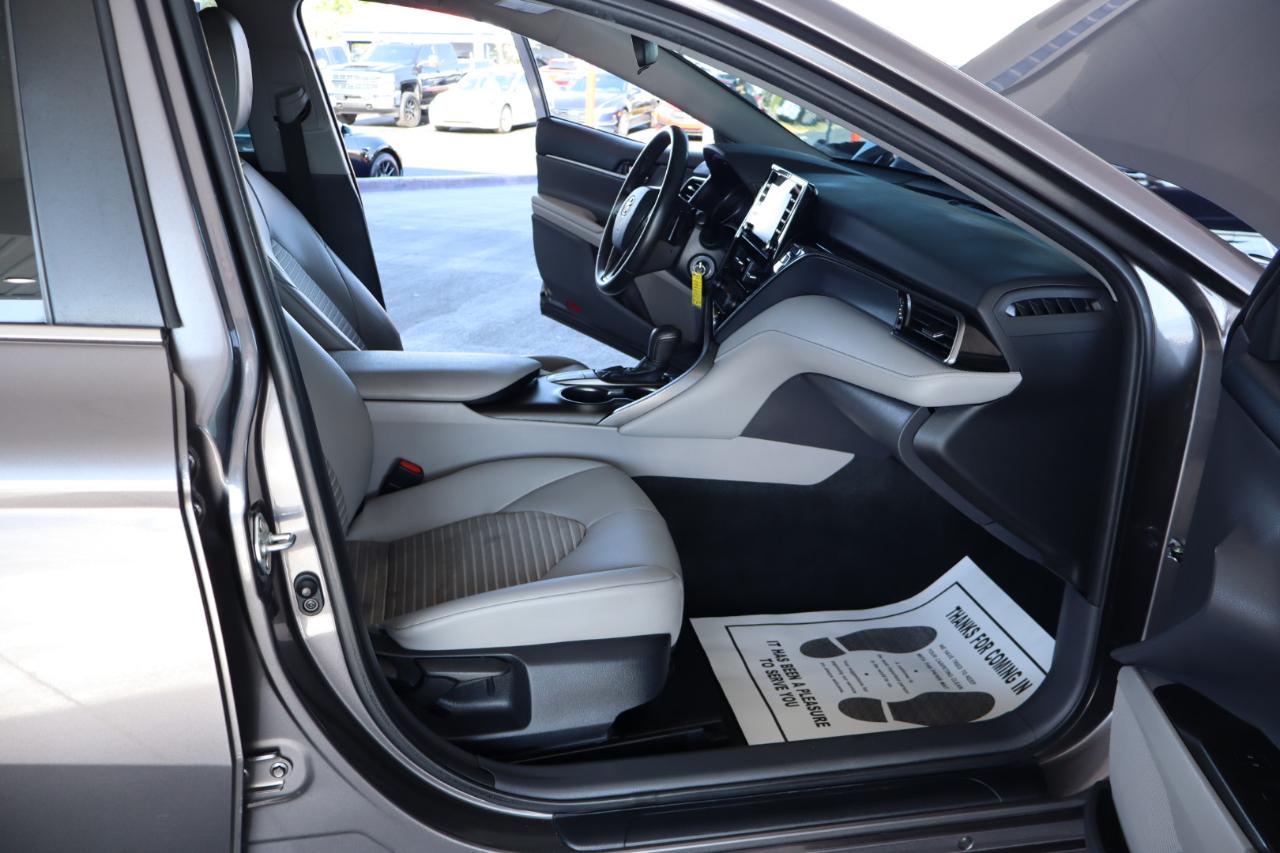 Toyota Camry SE Nightshade Auto (Natl) 2023