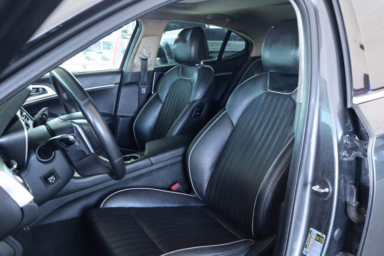 Genesis G70 2.0T RWD 2021