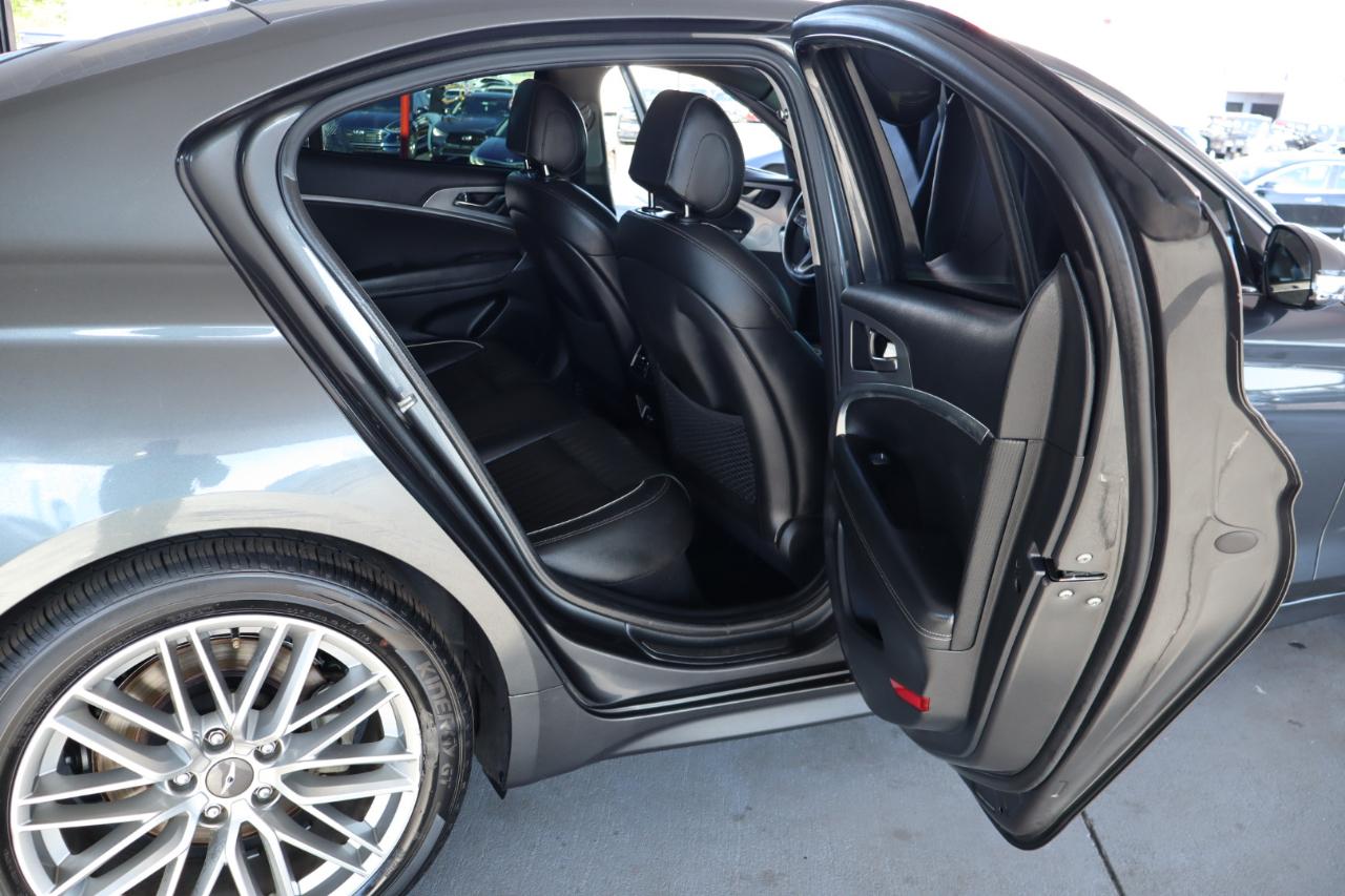 Genesis G70 2.0T RWD 2021