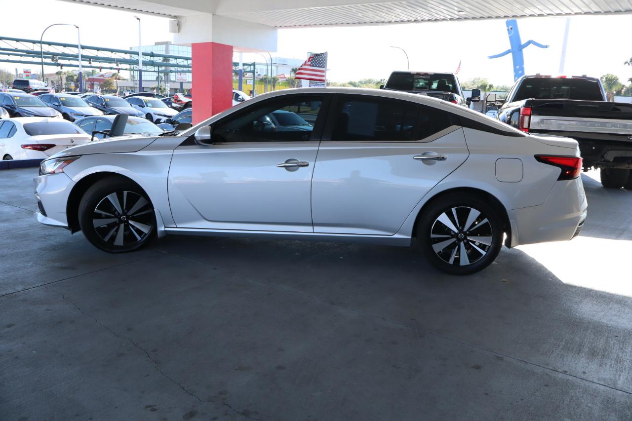 Nissan Altima 2.5 SV Sedan 2022