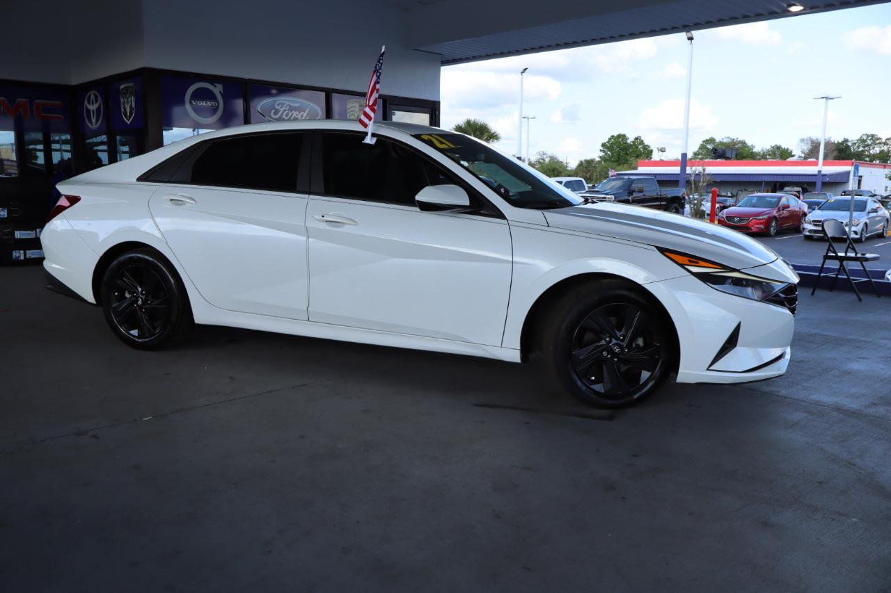 Hyundai Elantra SEL IVT *Ltd Avail* 2021