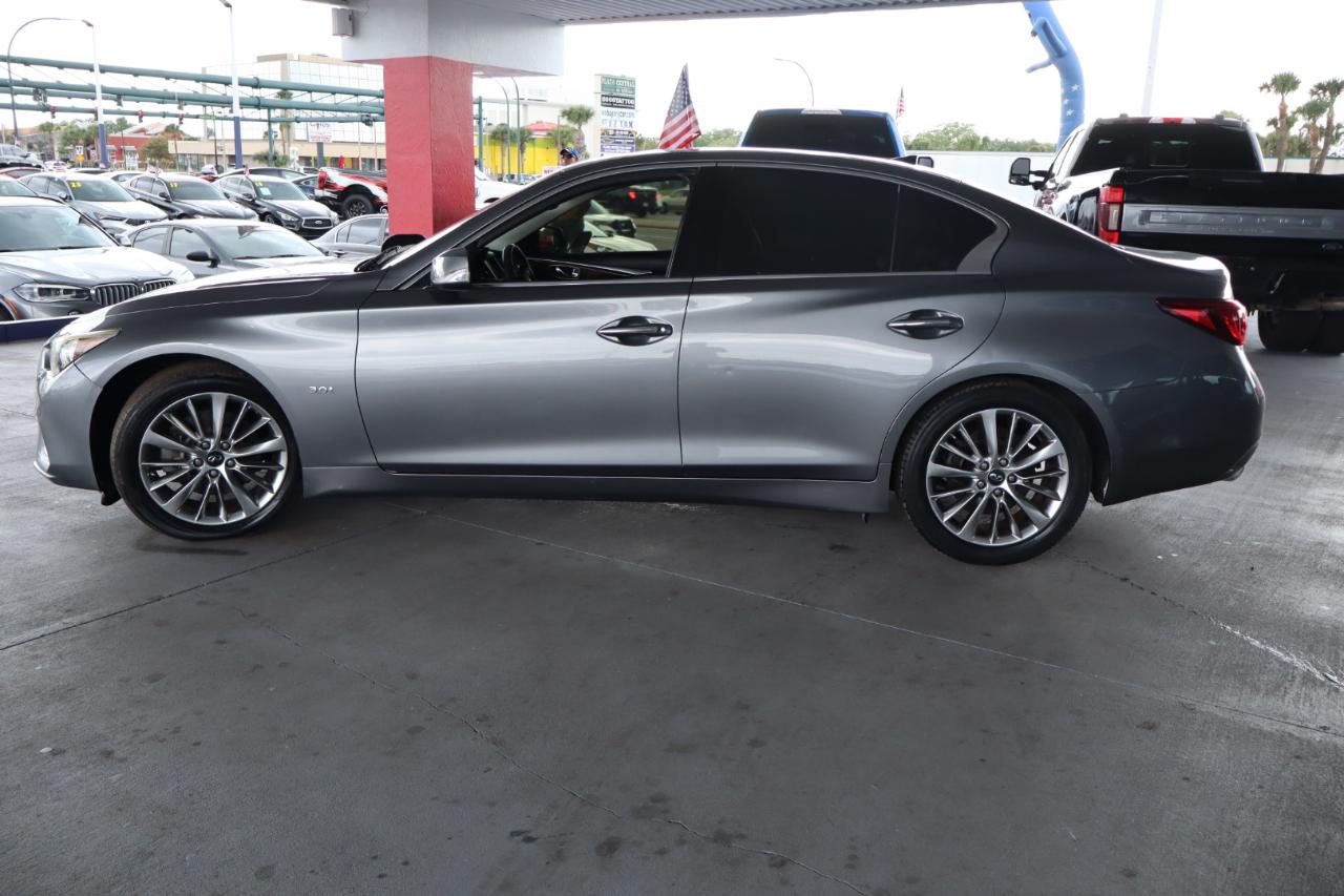 Infiniti Q50 3.0t LUXE RWD 2018